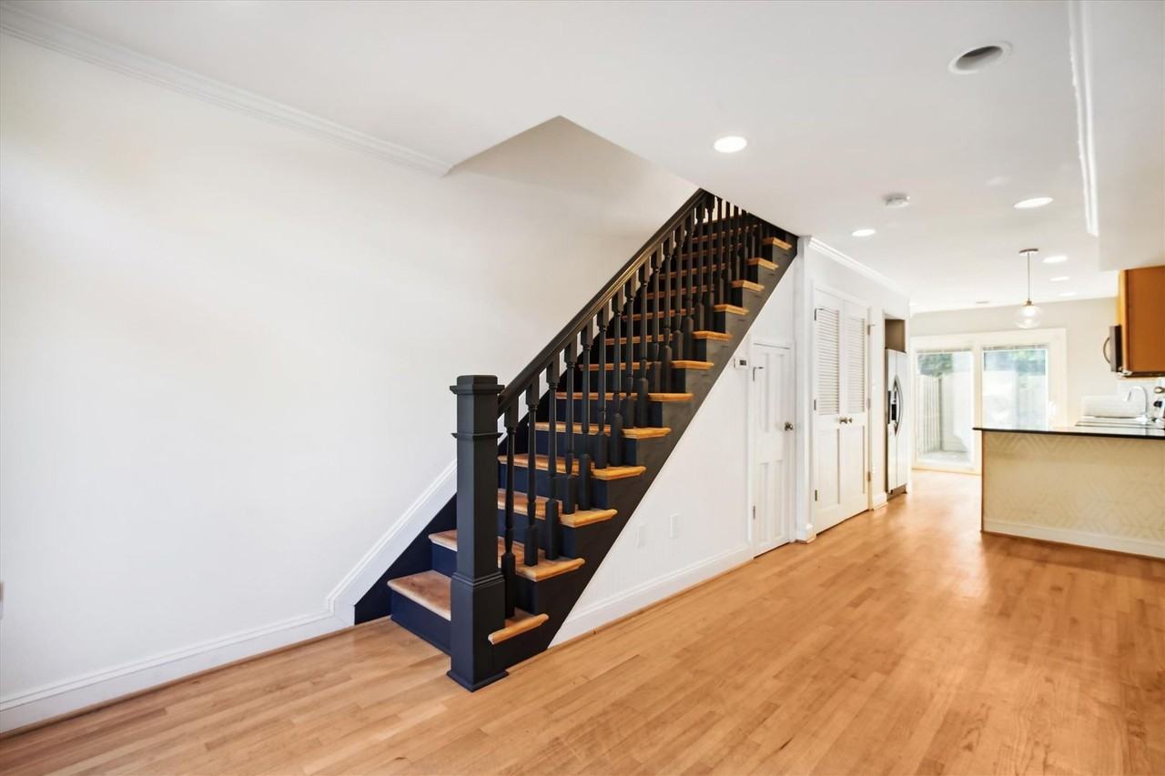 1533 A St Se - Photo 6 of 35
