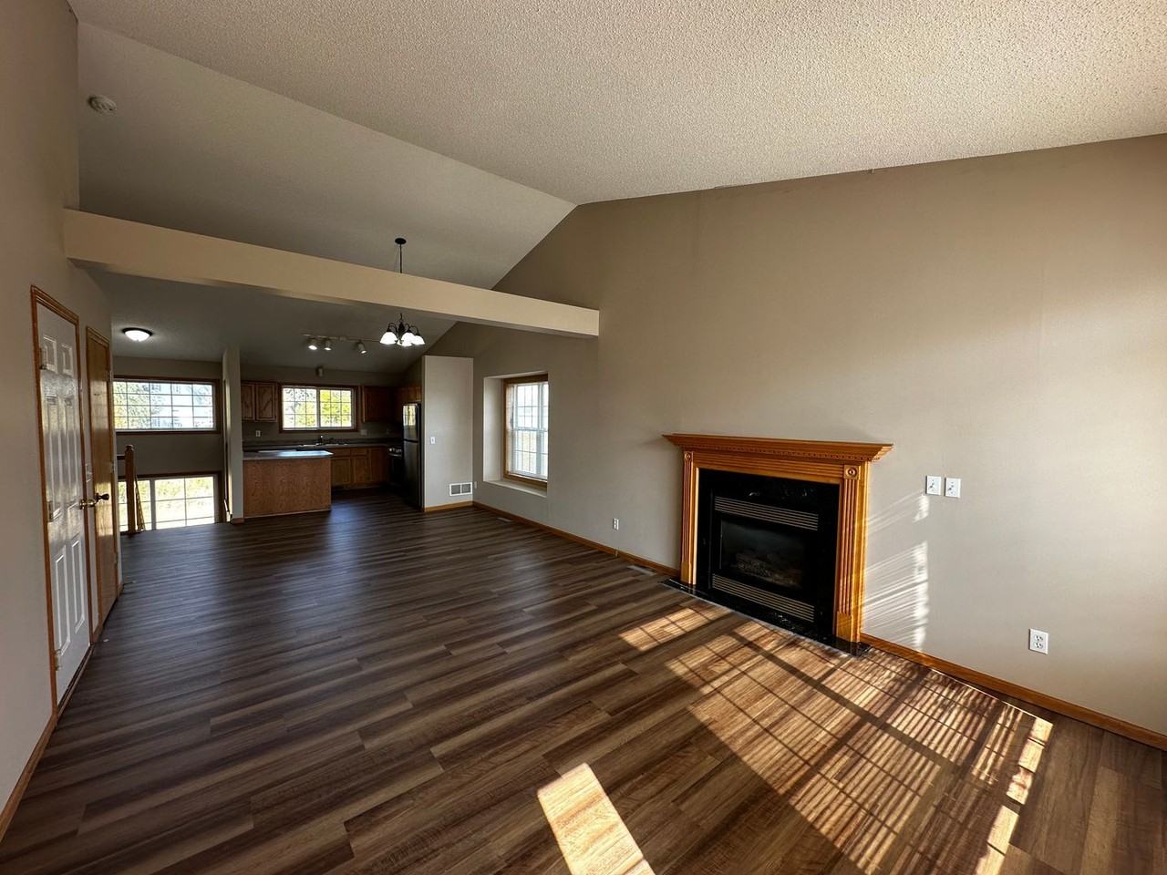 402 Creekside Dr - Photo 5 of 16