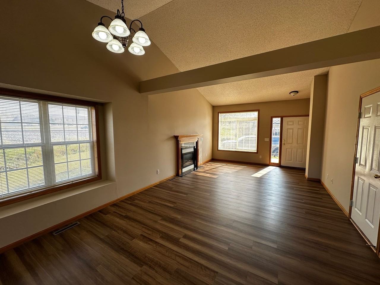 402 Creekside Dr - Photo 6 of 16