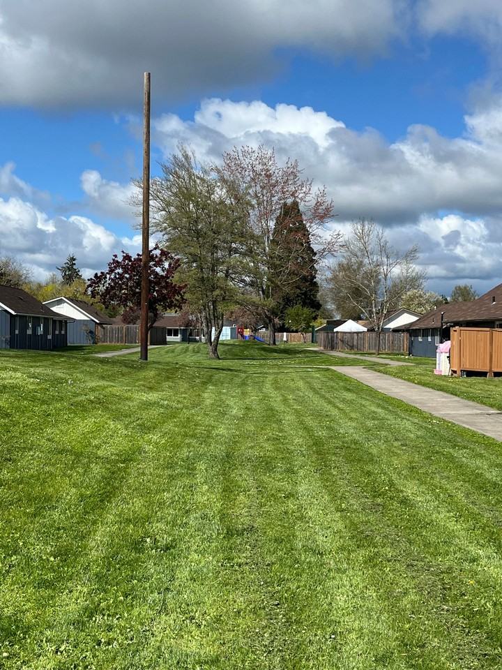 Churchill Village Apartments - Photo 3 of 21