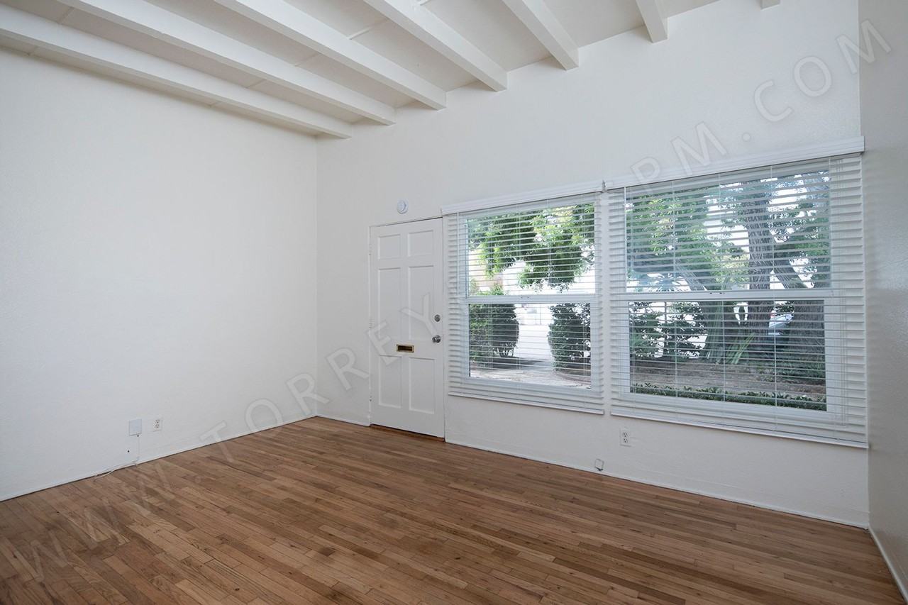 5042 Mission Blvd - Photo 5 of 20