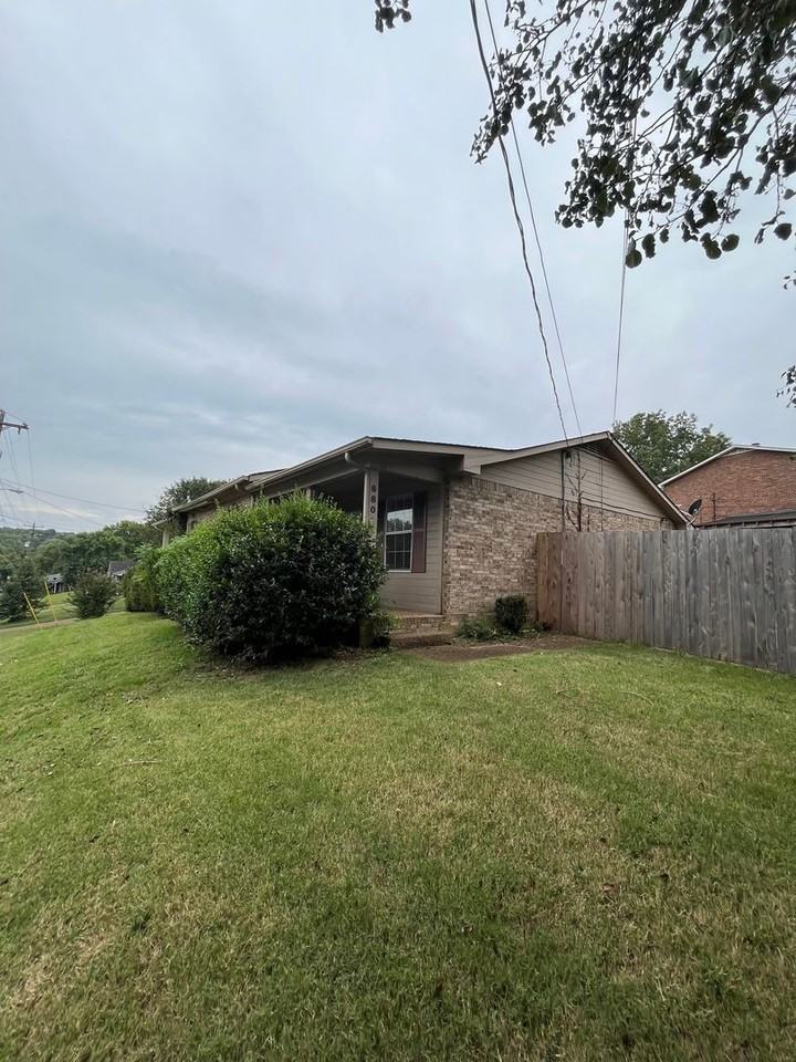 680 Mercer Dr - Photo 2 of 15