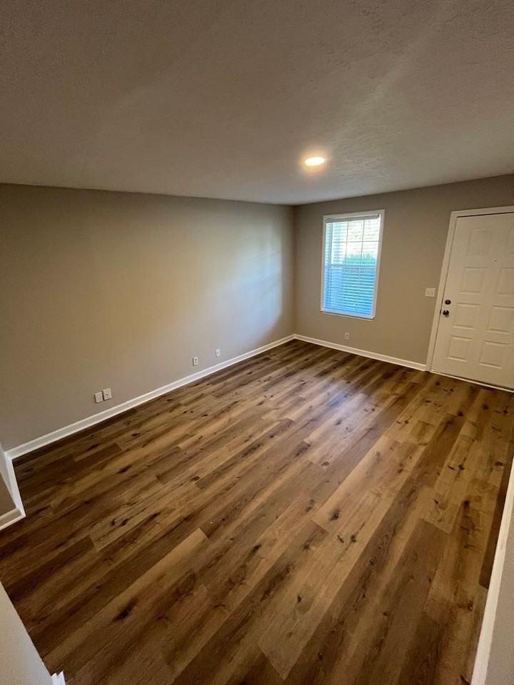 680 Mercer Dr - Photo 4 of 15