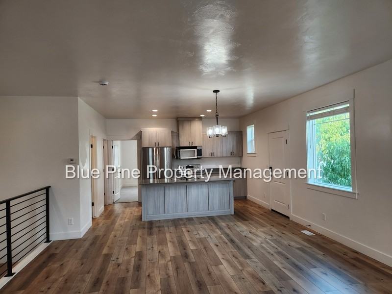 1664 South Higbee Avenue - Photo 2 of 38