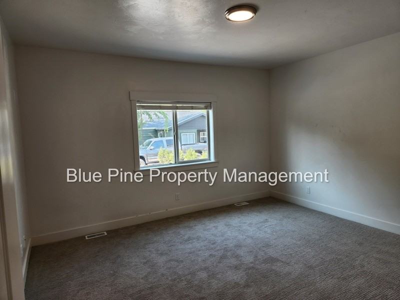 1664 South Higbee Avenue - Photo 7 of 38