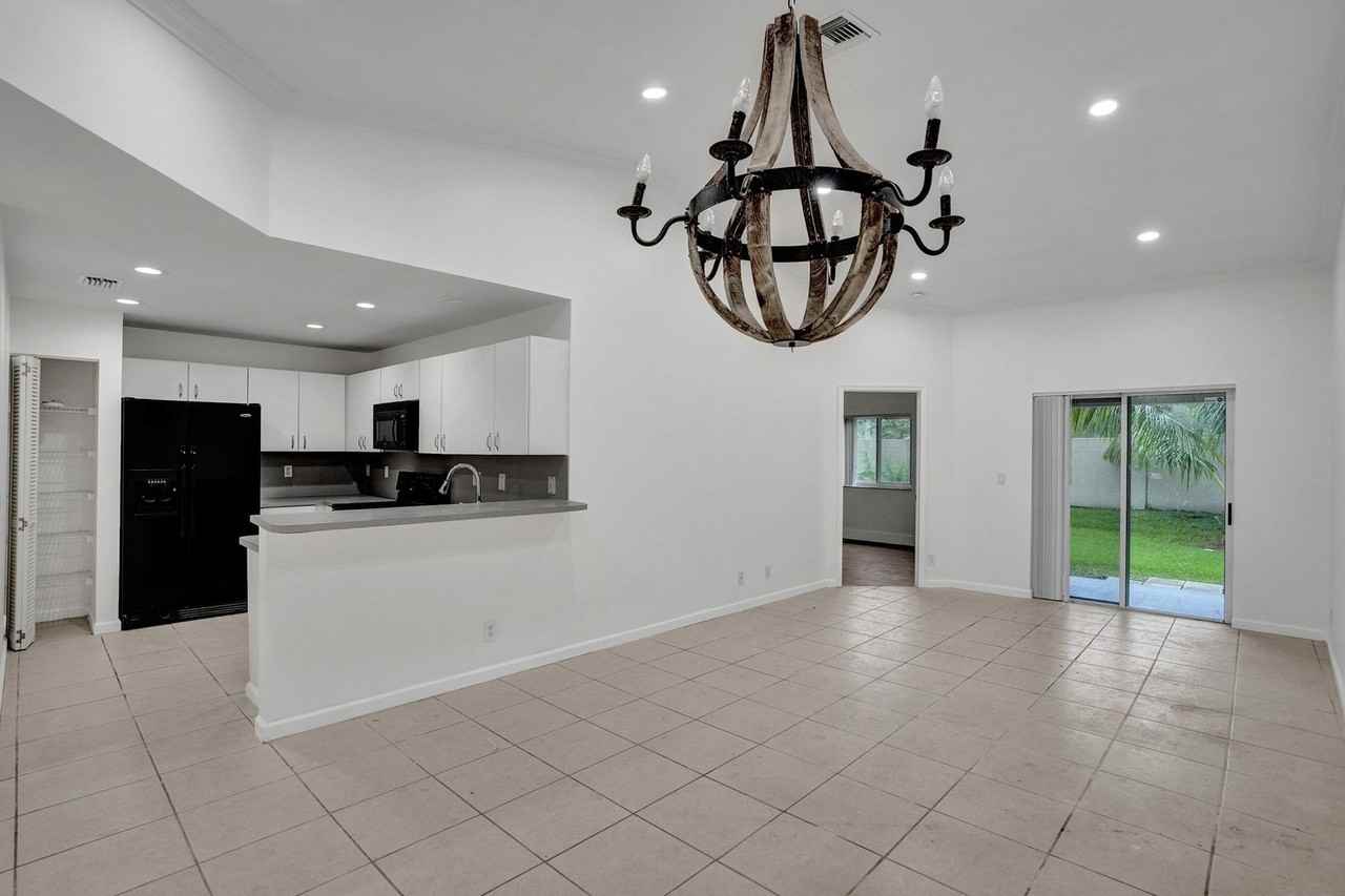 1841 Sw 112th Ter - Photo 2 of 50