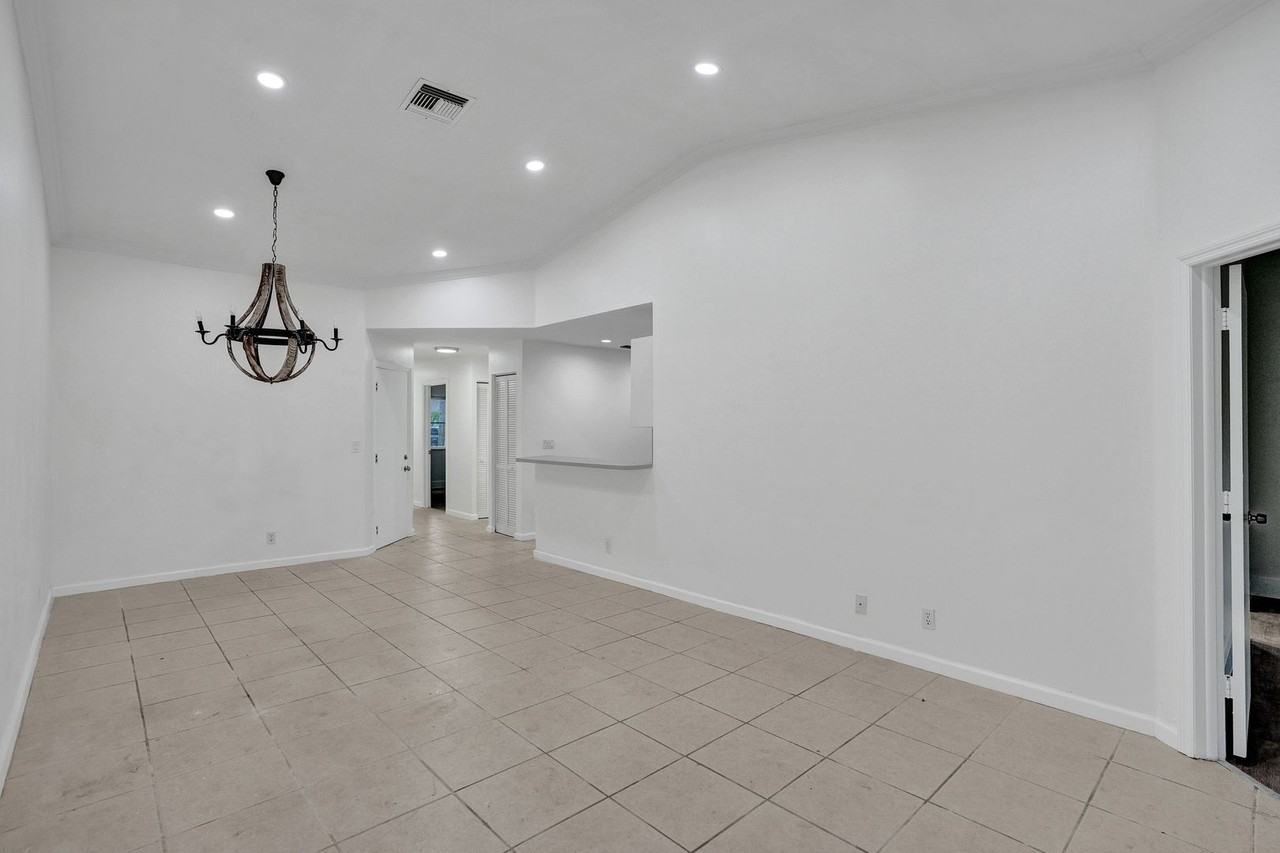 1841 Sw 112th Ter - Photo 3 of 50