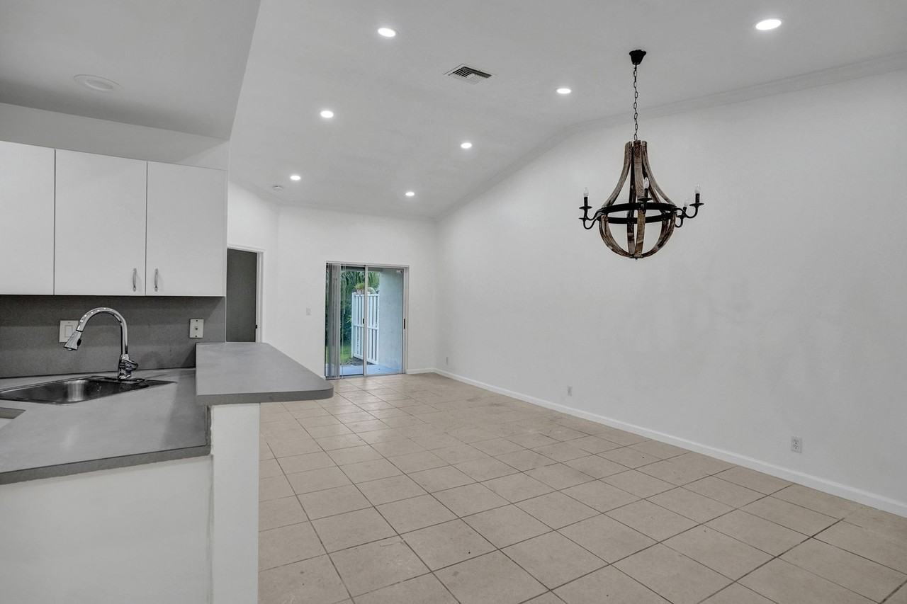 1841 Sw 112th Ter - Photo 5 of 50