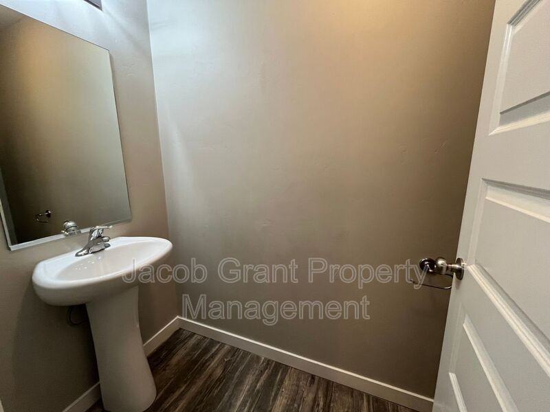 Lincoln Dr #131 - Photo 7 of 14