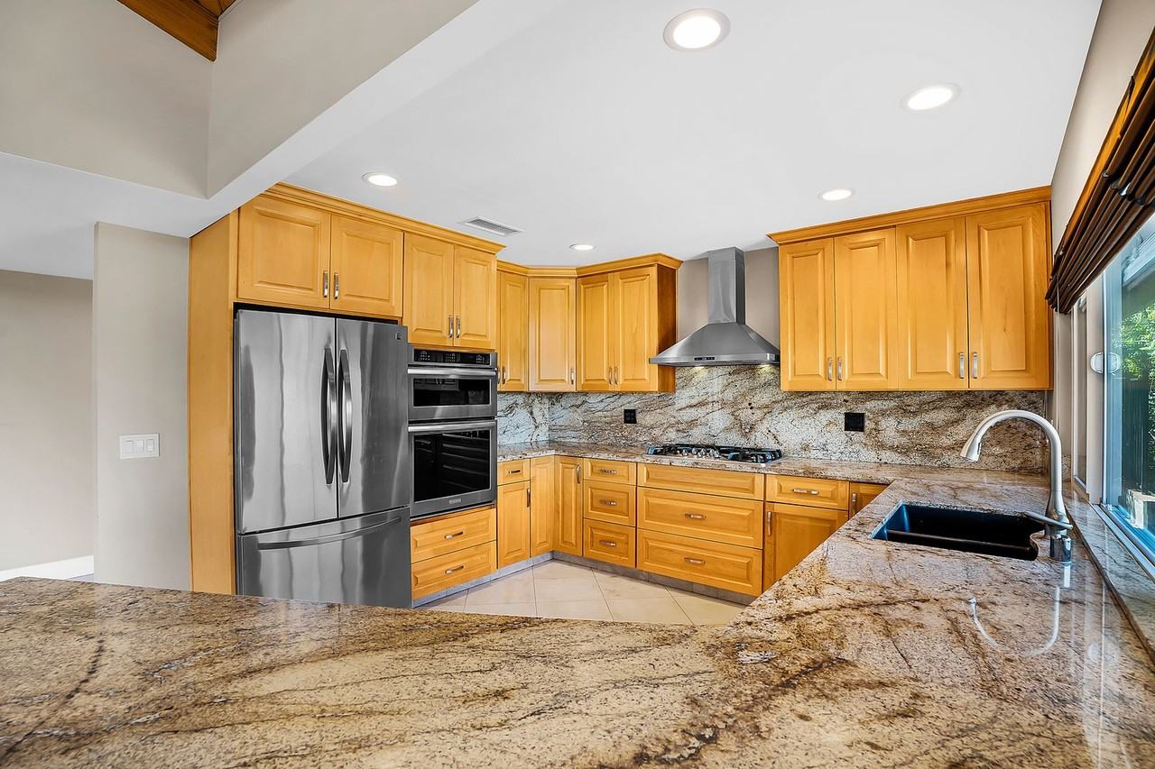 5102 Leicester Way - Photo 5 of 34
