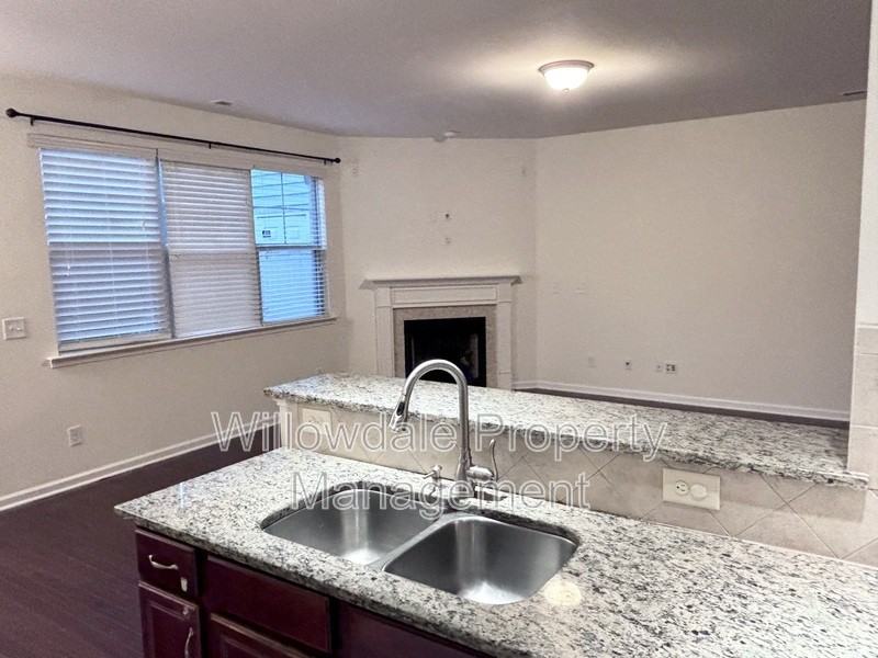 535 Whitworth Ln - Photo 6 of 13