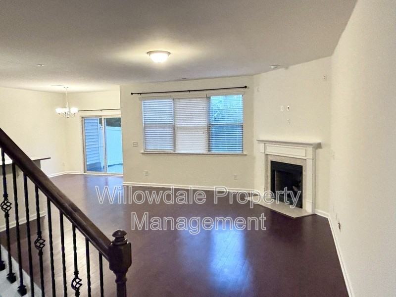 535 Whitworth Ln - Photo 7 of 13