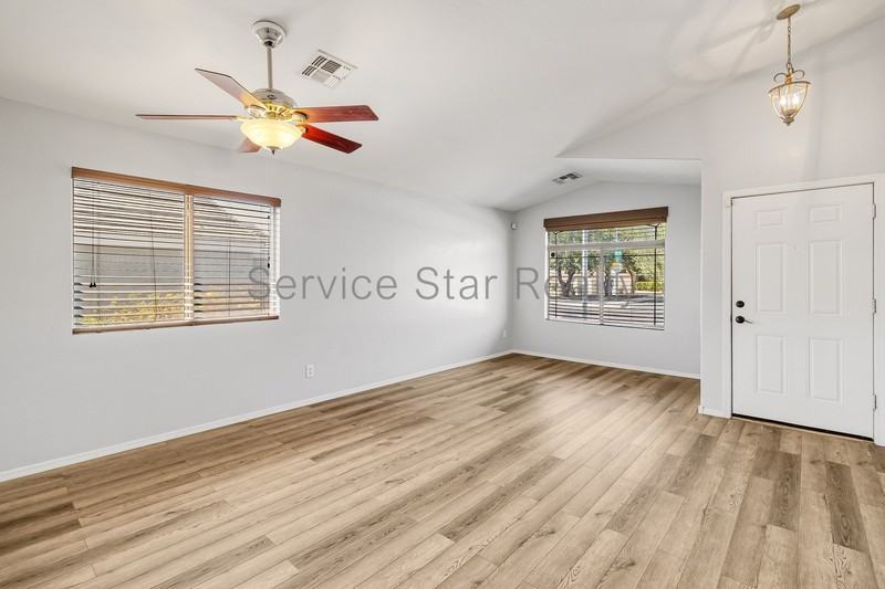 4601 N 123rd Dr - Photo 2 of 22
