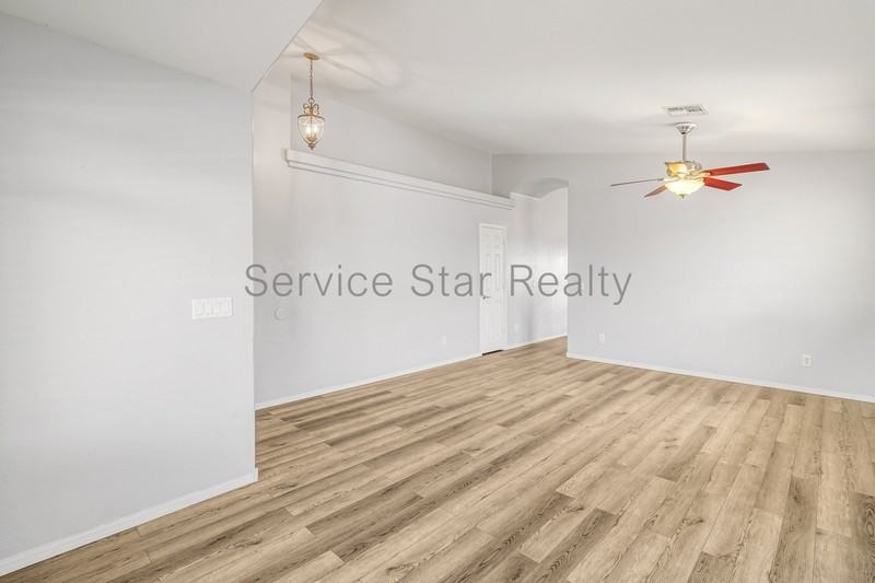 4601 N 123rd Dr - Photo 3 of 22