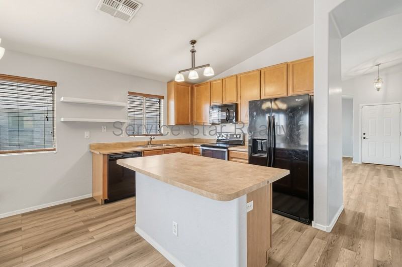 4601 N 123rd Dr - Photo 4 of 22