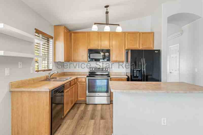4601 N 123rd Dr - Photo 5 of 22