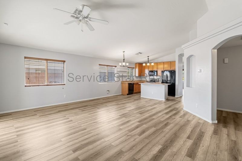 4601 N 123rd Dr - Photo 6 of 22