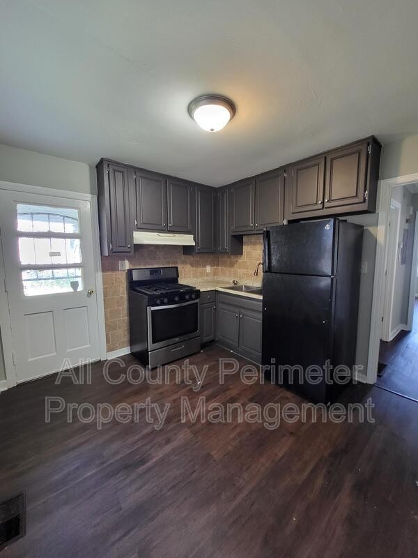 211 Hipp St Sw - Photo 3 of 8