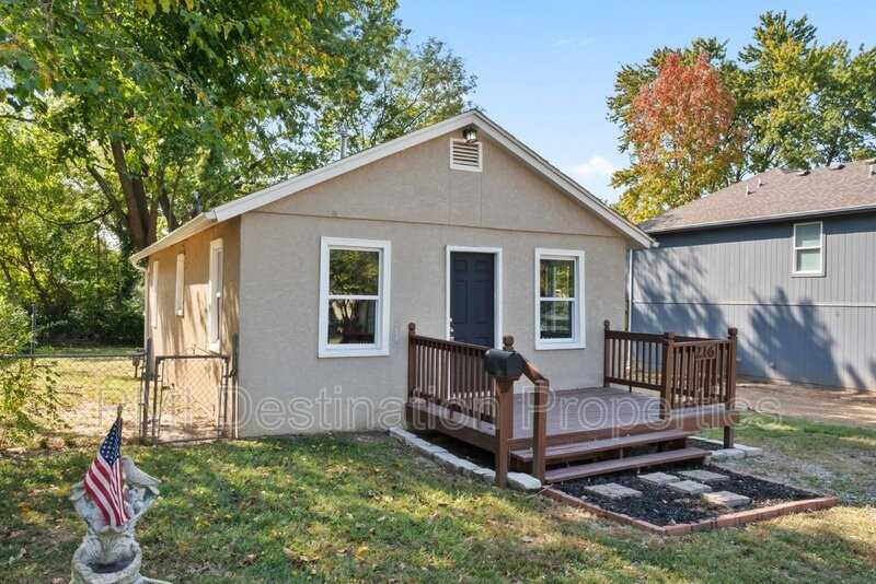 216 Coronado Rd - Photo 2 of 32