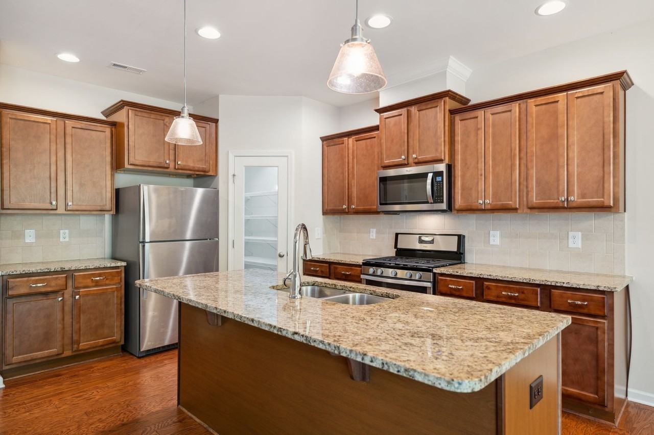 221 Zante Currant Rd - Photo 3 of 17