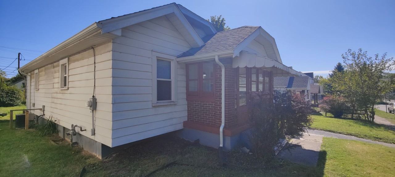 2404 Mundale Ave - Photo 2 of 13