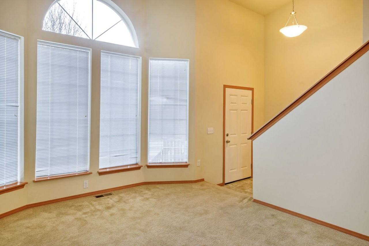 801 Ne Lauren St - Photo 3 of 24