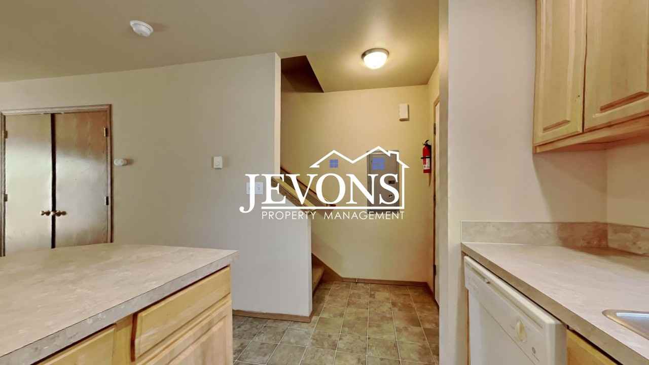 3018 S 43rd St Tacoma, WA 98409 - Photo 4 of 39