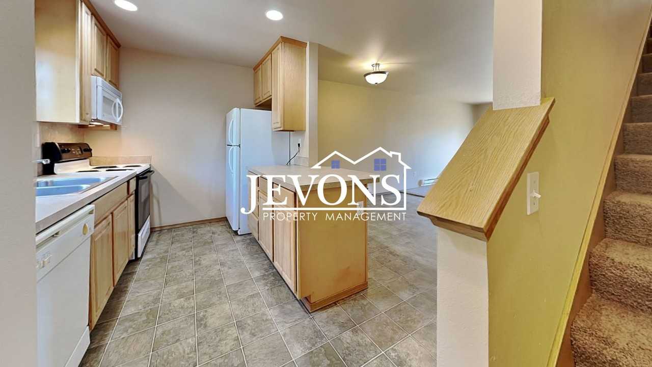 3018 S 43rd St Tacoma, WA 98409 - Photo 5 of 39