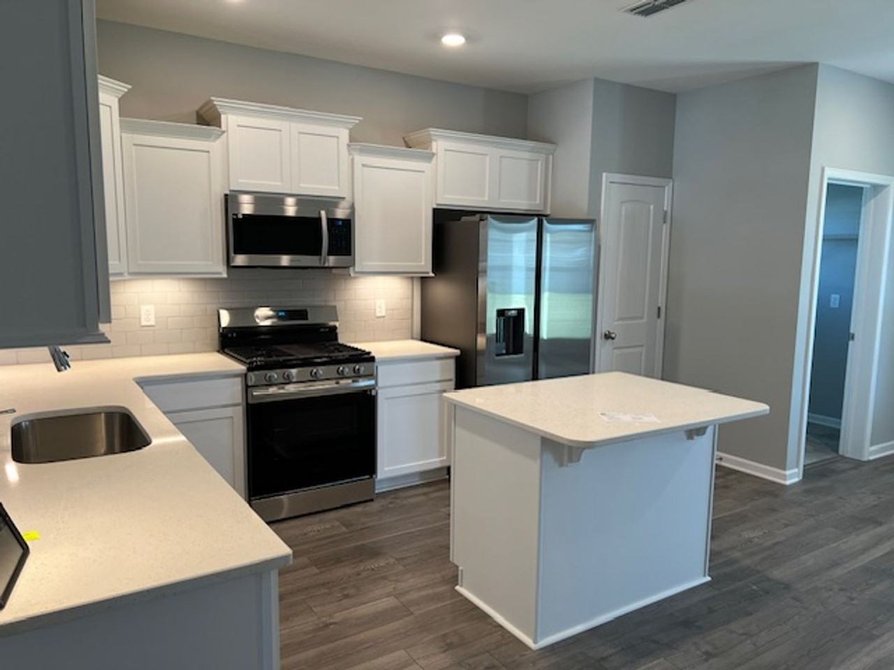3815 Eastwind Dr - Photo 3 of 16