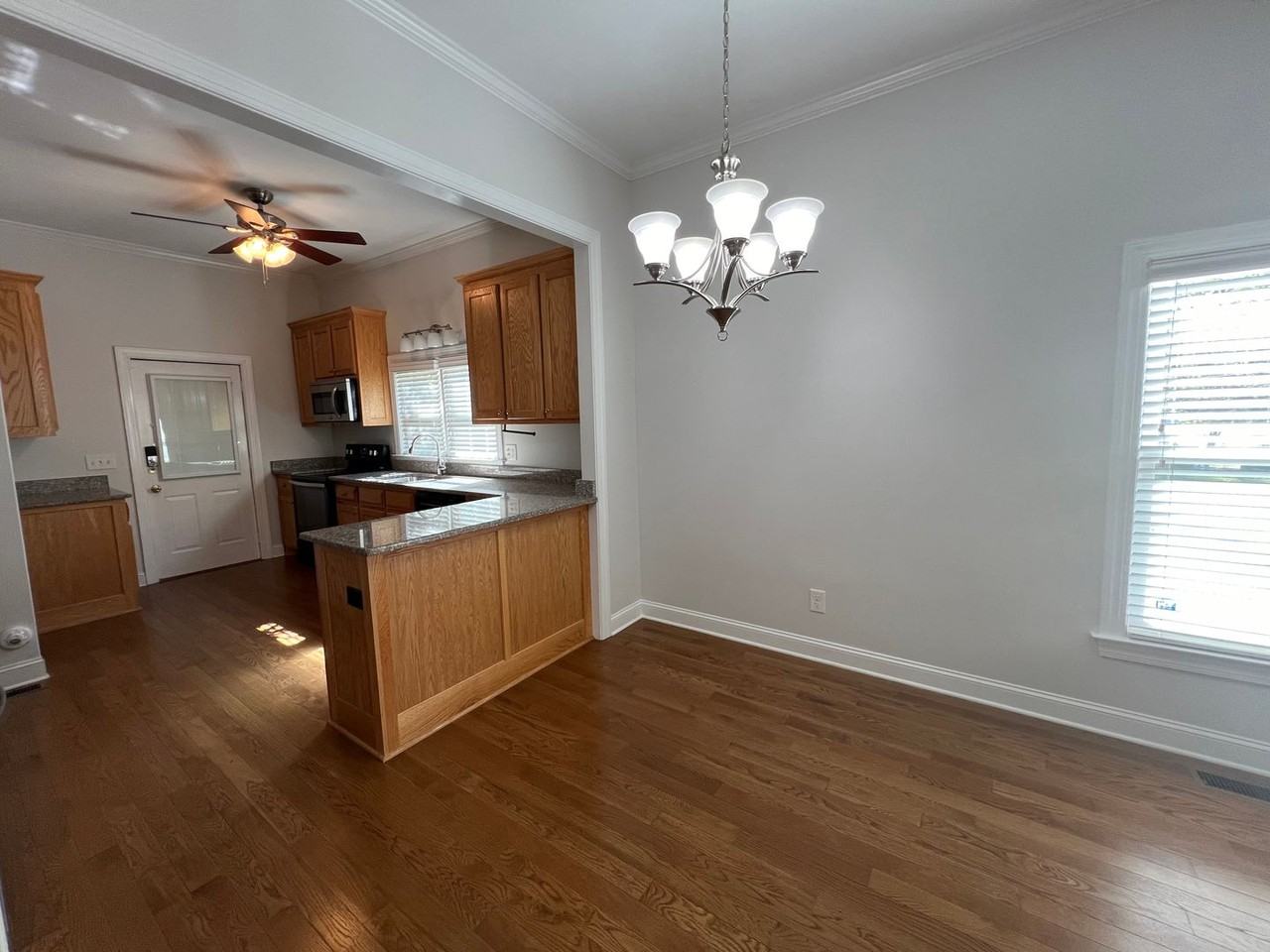 515 S Third St - Photo 7 of 27