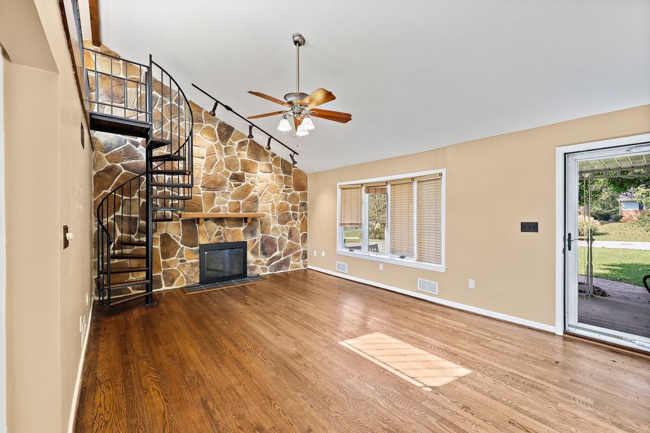 9933 Evergreen Ave - Photo 3 of 21