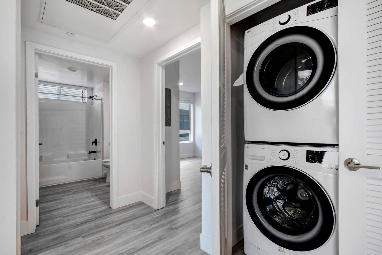 Vanowen48 - Photo 3 of 34