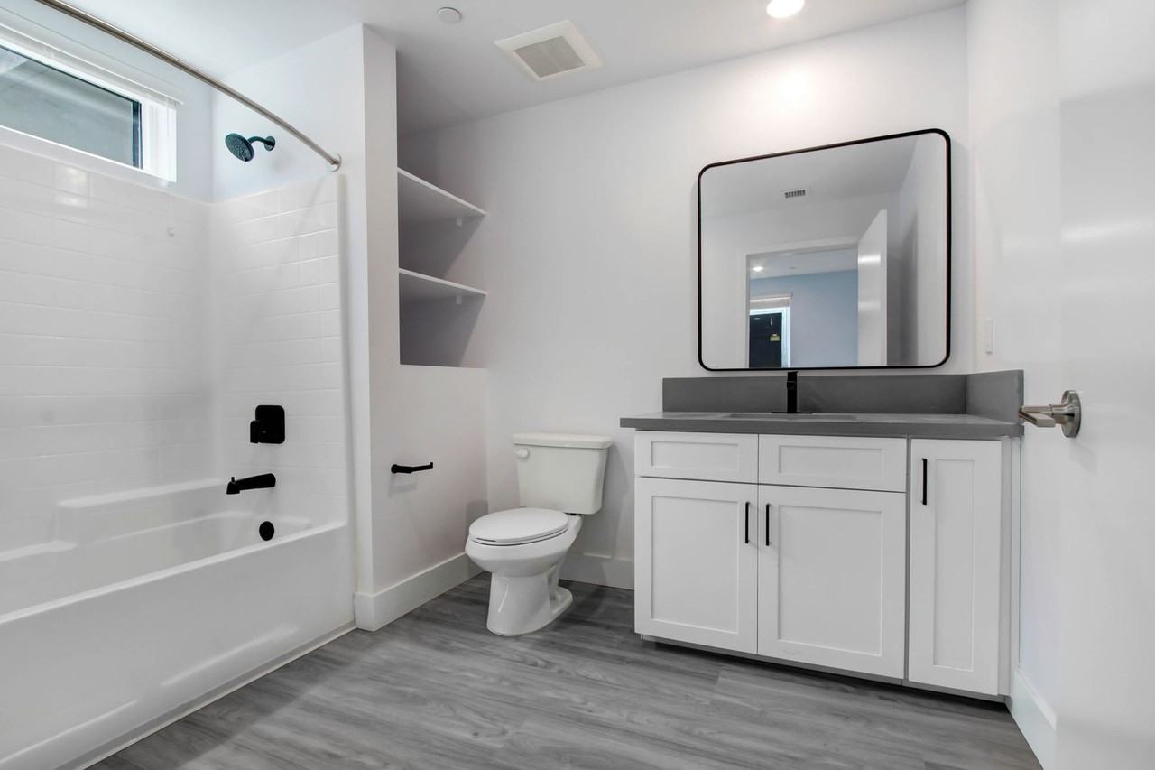 Vanowen48 - Photo 5 of 34