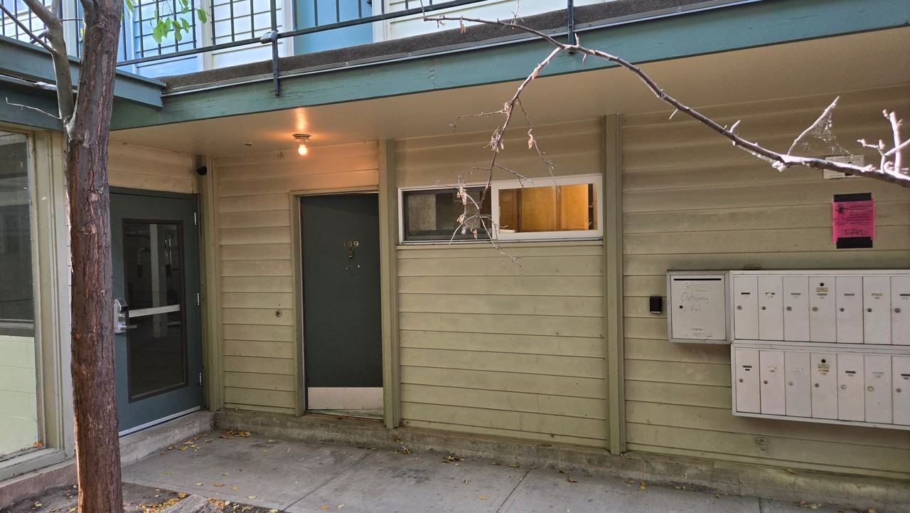 1842 Canyon Blvd - Photo 2 of 23