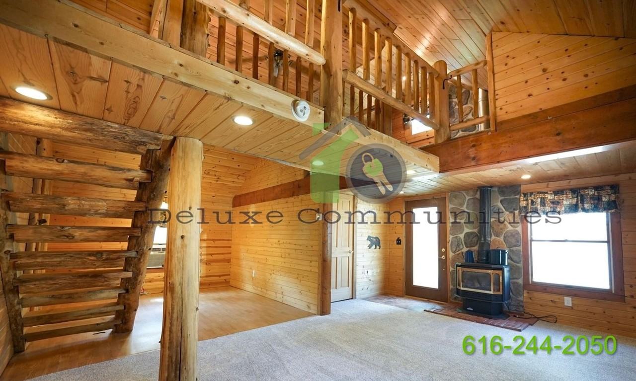 1048 Adams St - Photo 2 of 17