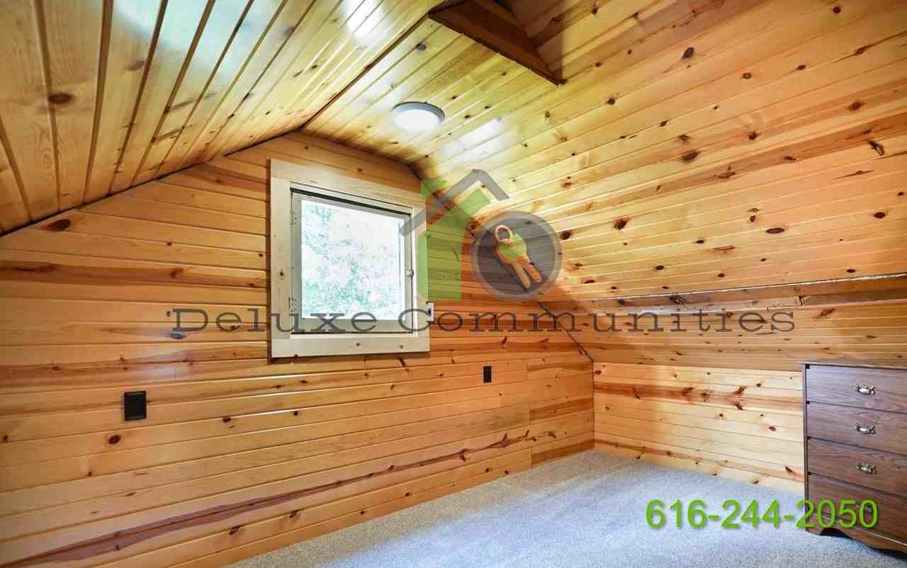 1048 Adams St - Photo 3 of 17