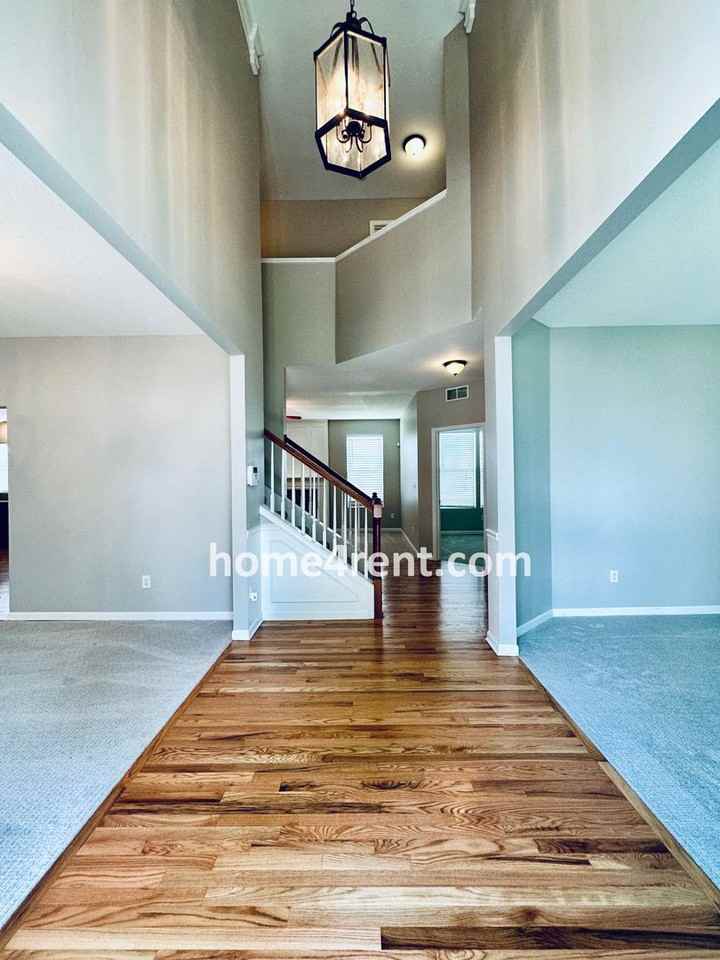 8719 Dunraven St - Photo 4 of 50