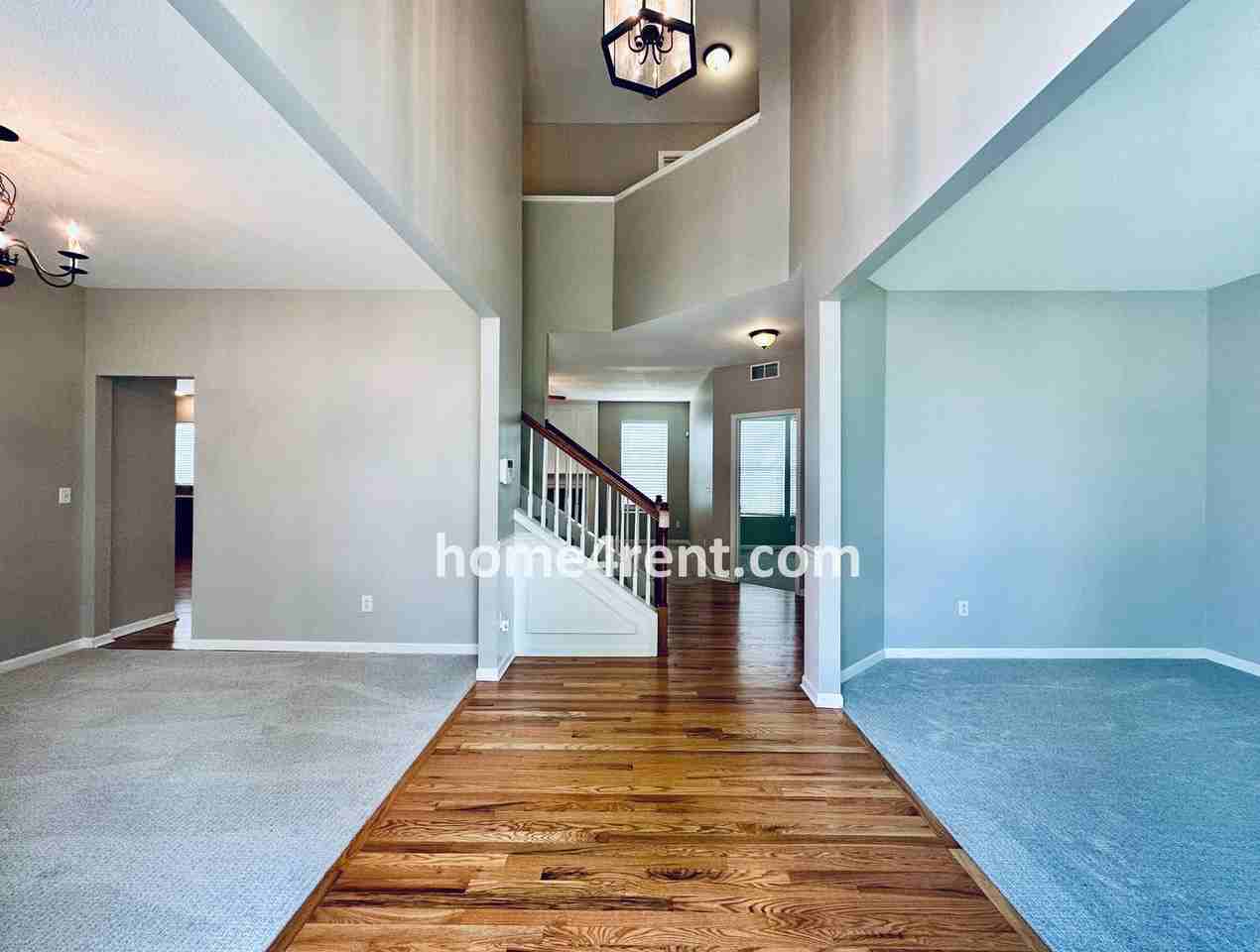 8719 Dunraven St - Photo 5 of 50