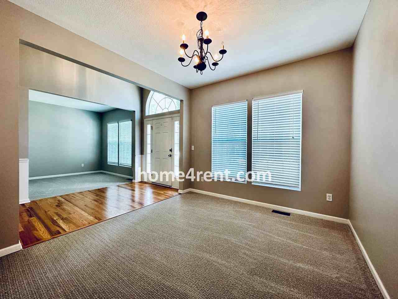 8719 Dunraven St - Photo 7 of 50