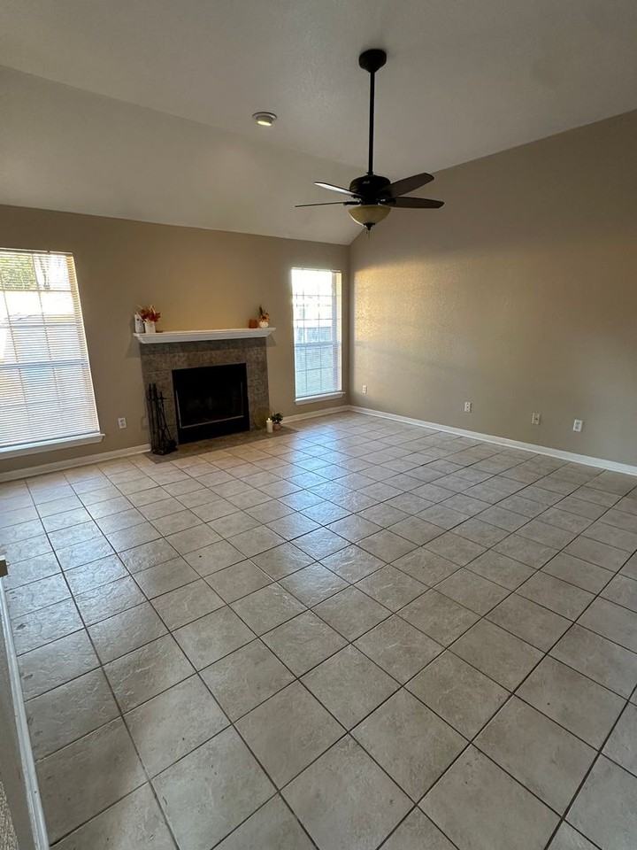 965 Green Meadow St - Photo 3 of 22