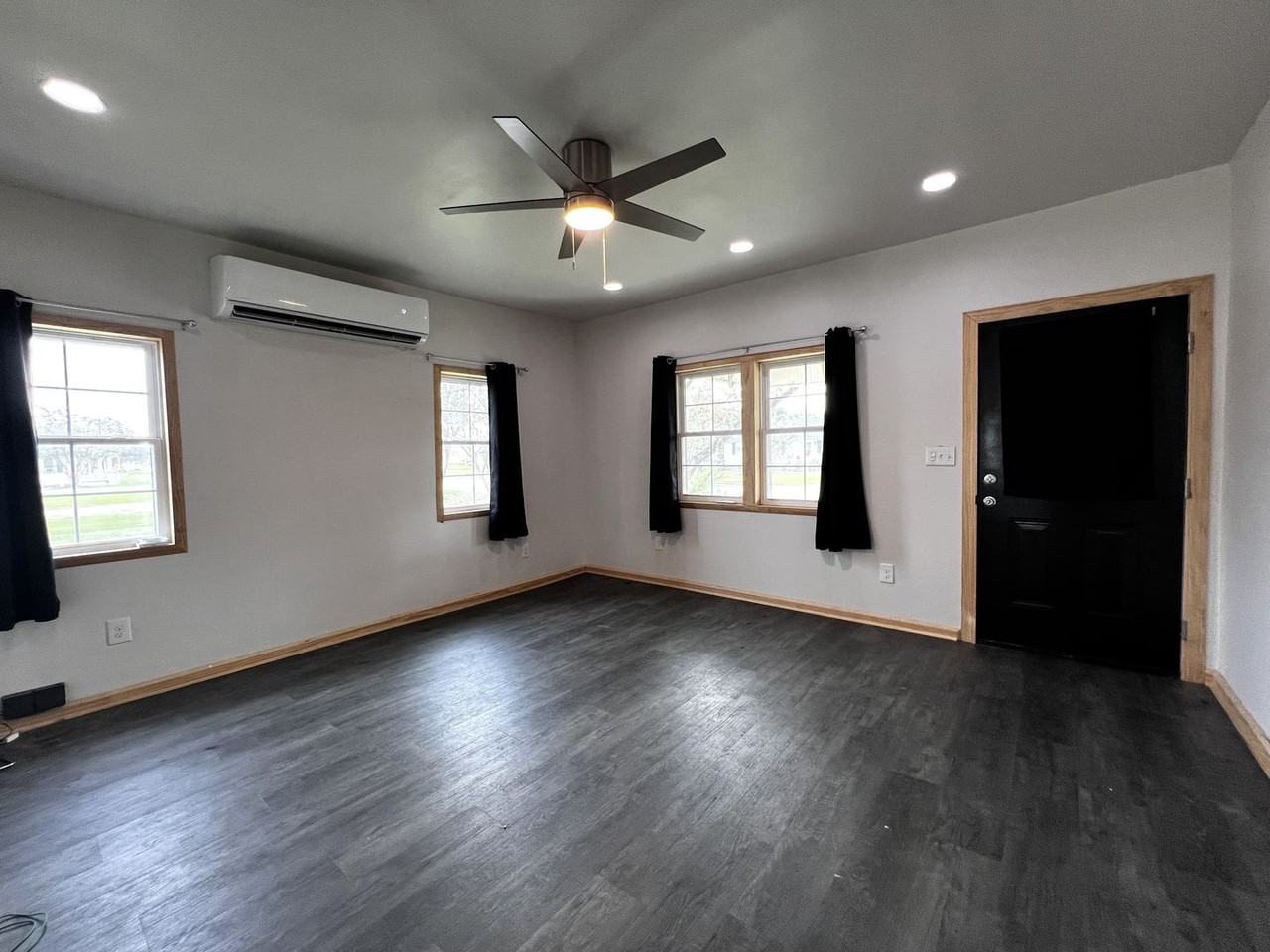 701 S Church St - Photo 2 of 9