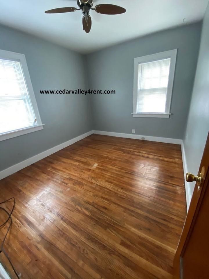 517 Center St - Photo 3 of 7