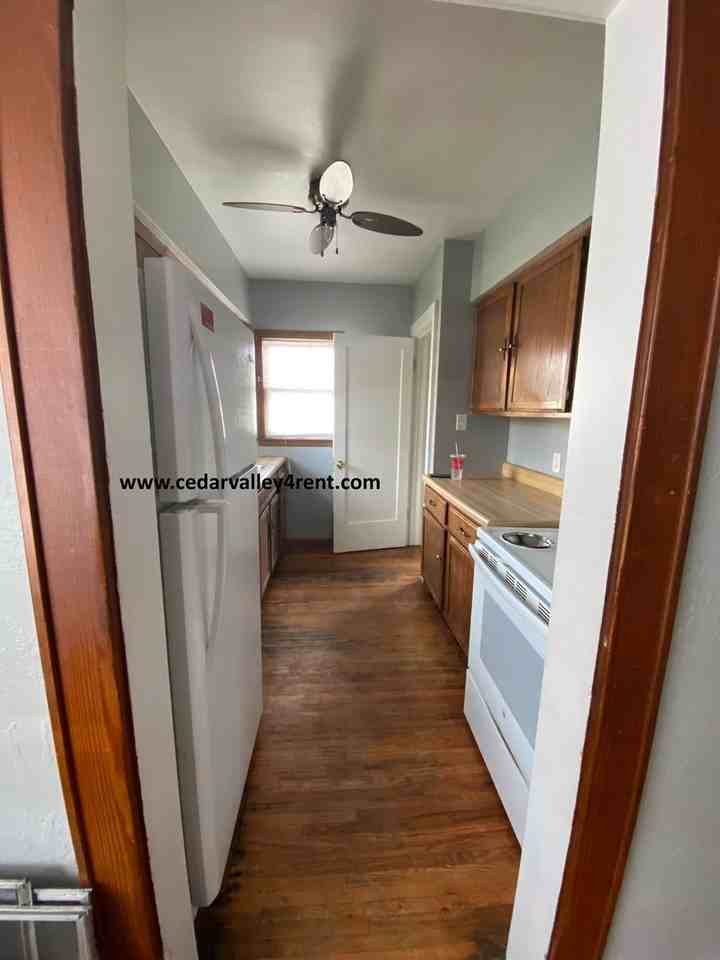 517 Center St - Photo 5 of 7