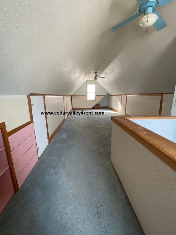 517 Center St - Photo 6 of 7