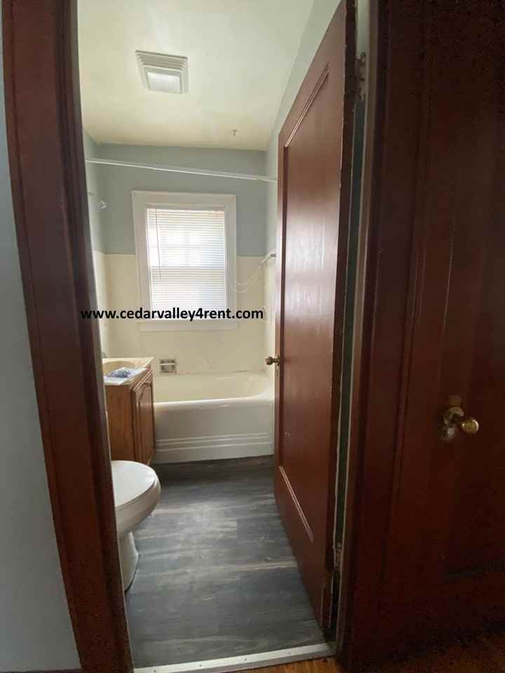517 Center St - Photo 7 of 7