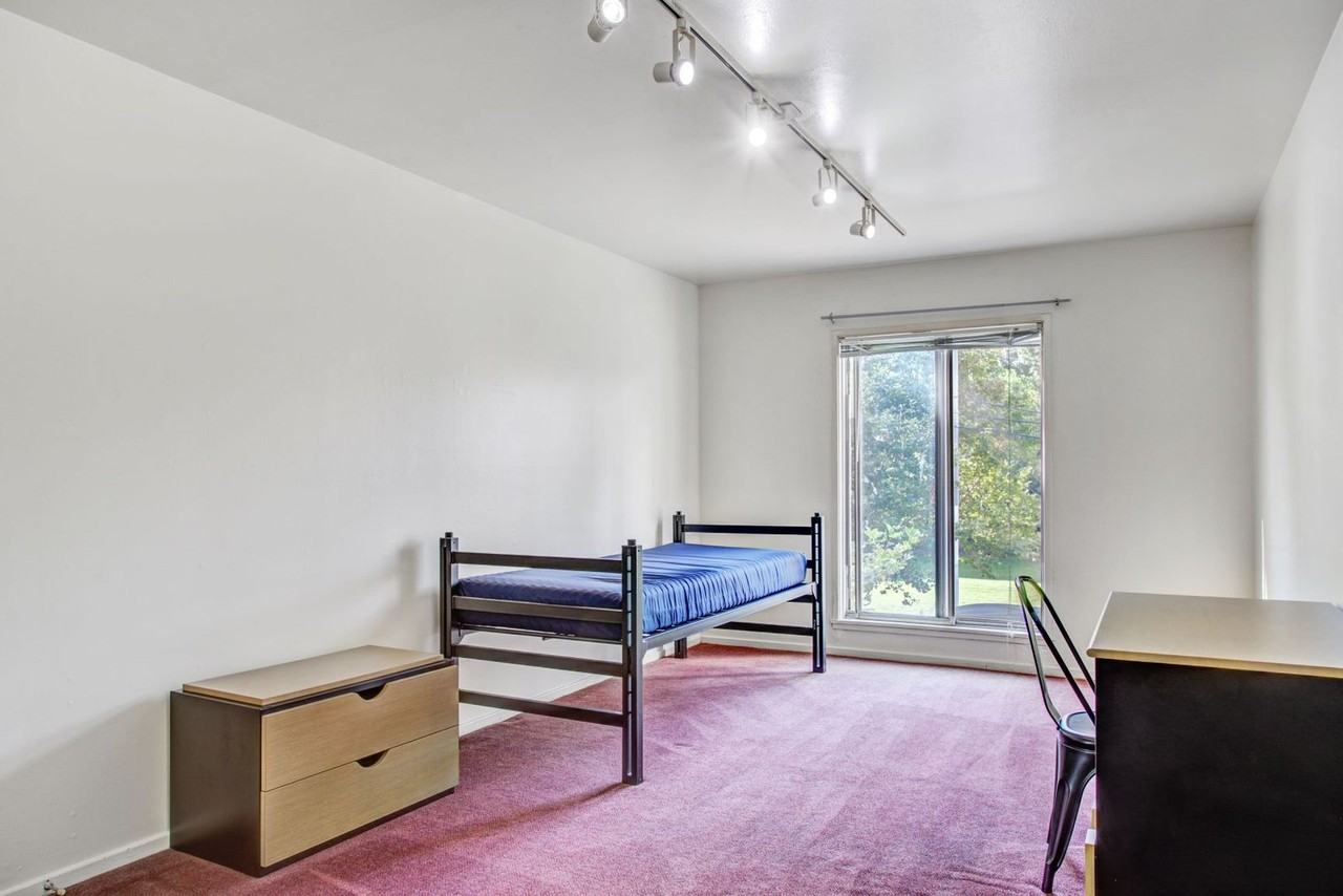 Charter House - Photo 4 of 28