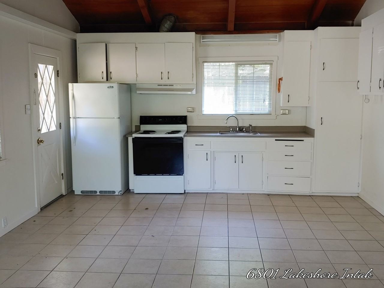 6801 Lakeshore Blvd - Photo 3 of 8