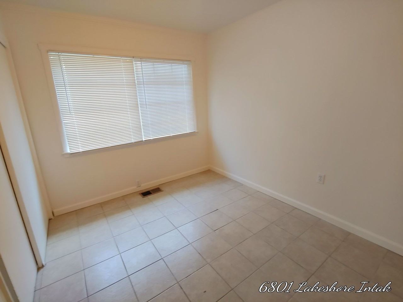 6801 Lakeshore Blvd - Photo 6 of 8