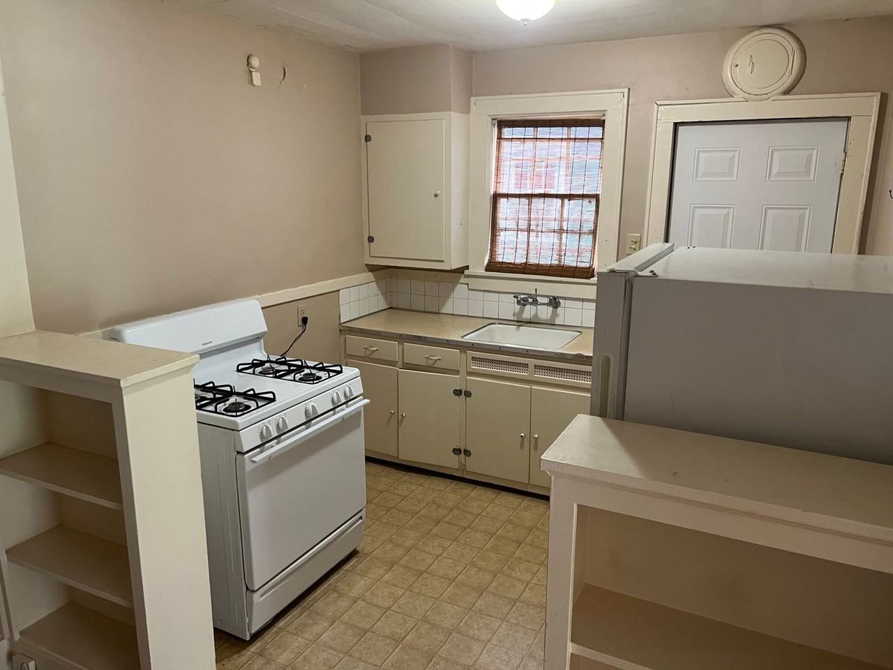 490 Ellsworth St - Photo 3 of 6
