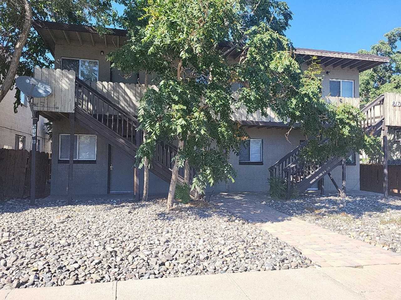 917 Willow St - Photo 2 of 6